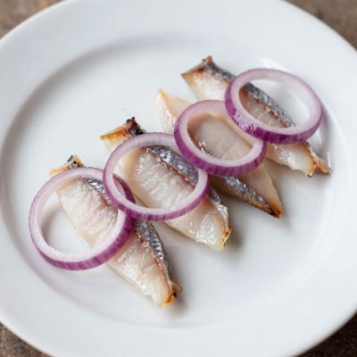 Aringa con cipolle (i picnic delle vacanze)