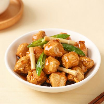 Dadini di pollo con salsa di fagioli