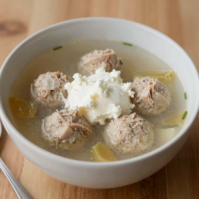 Zuppa di verdure con polpettine e ricotta