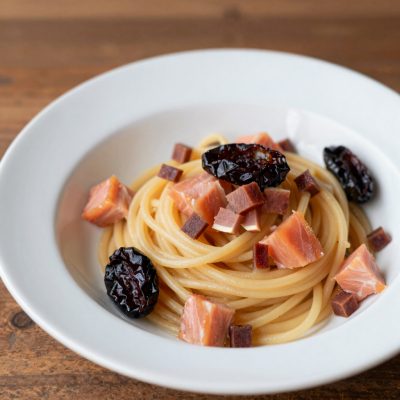 Spaghetti alla Carbonara con Salmone e Prugne