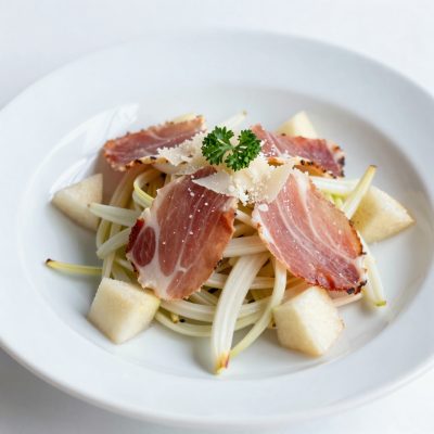 Insalata di finocchi con parmigiano e prosciutto crudo