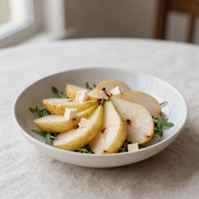 Insalata di pere, formaggio e rucola