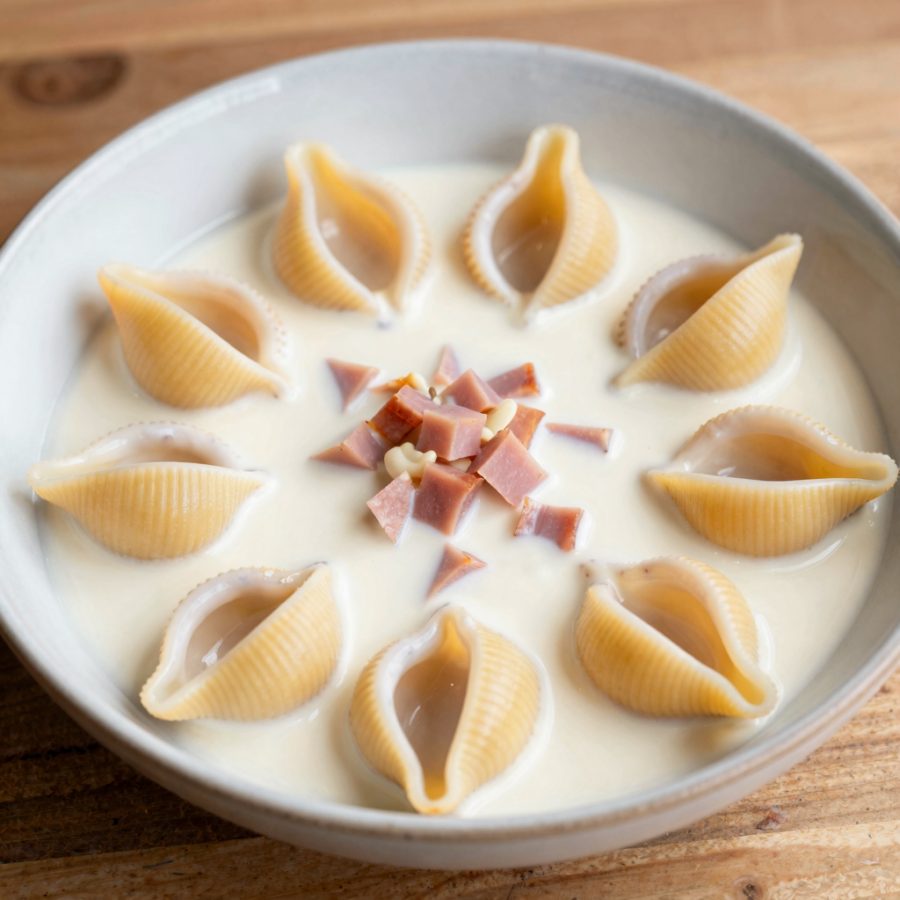 Conchiglioni con crema e prosciutto