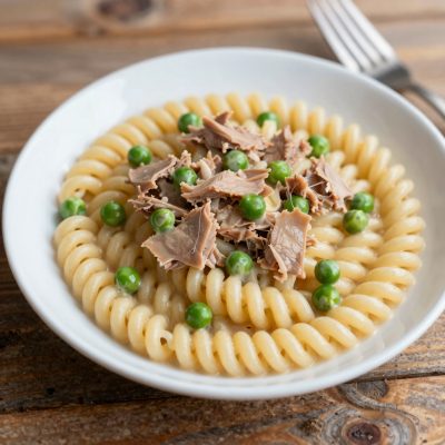 Maccheroni con tonno e piselli