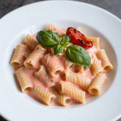 Maccheroni in salsa rosa