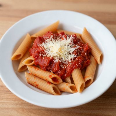 Pastasciutta alla passata di pomodoro