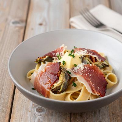 Tagliatelle carciofi e prosciutto