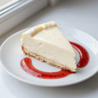 Bavarese alla vaniglia con salsa di fragole