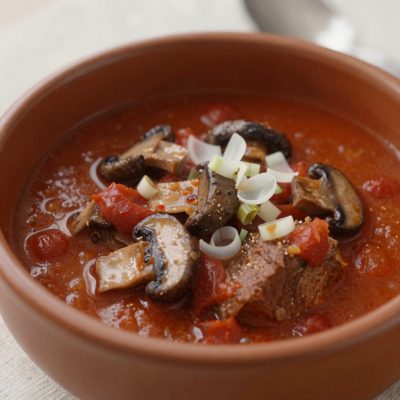 Coniglio con funghi