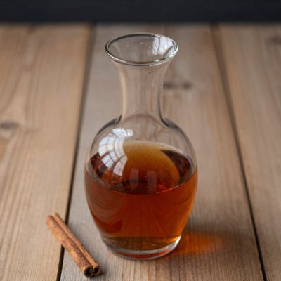Liquore alla cannella e chiodi di garofano
