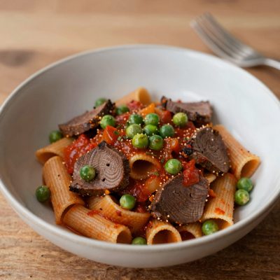 Bavette con ragù di Coniglio, Fave e Piselli