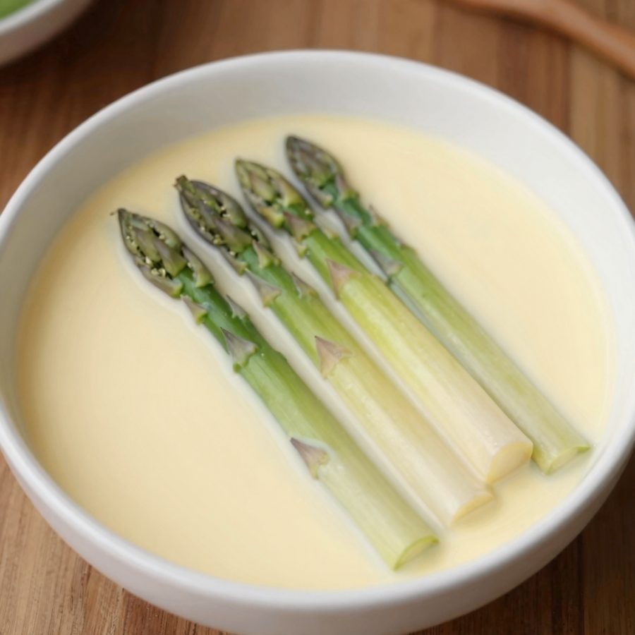 Asparagi con crema di uova