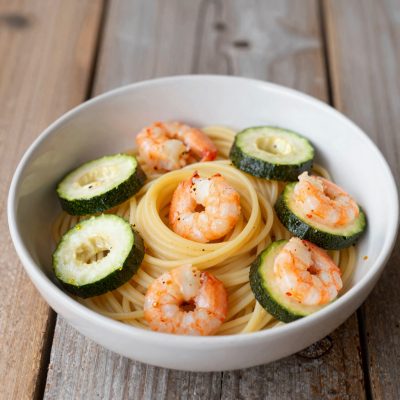 Spaghetti zucchine, gamberetti e zafferano