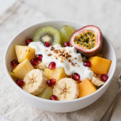 Macedonia di frutta esotica con salsa alle noci